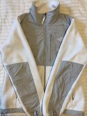The North Face Women's Light Gray & Cream Teddy Fleece Jacket